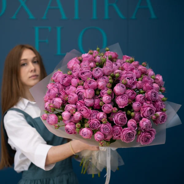 Букет Роз ярко-розовых кустовых 25 штук  Купить