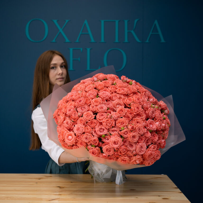 Букет персиковых кустовых роз 51 штук. Купить