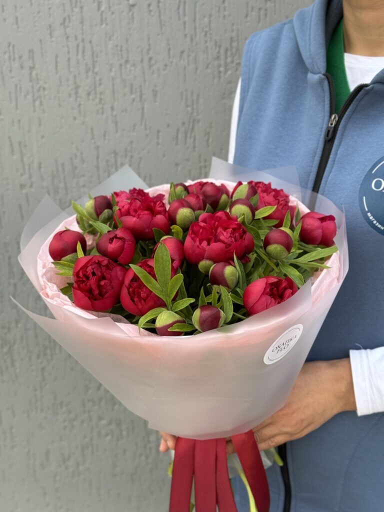 Букет красных пионов 15 штук. Купить