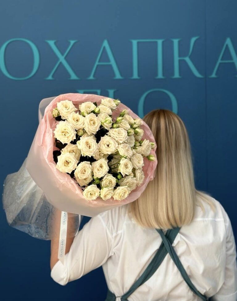 Букет кустовых роз нежно-персиковых 7 штук. Купить