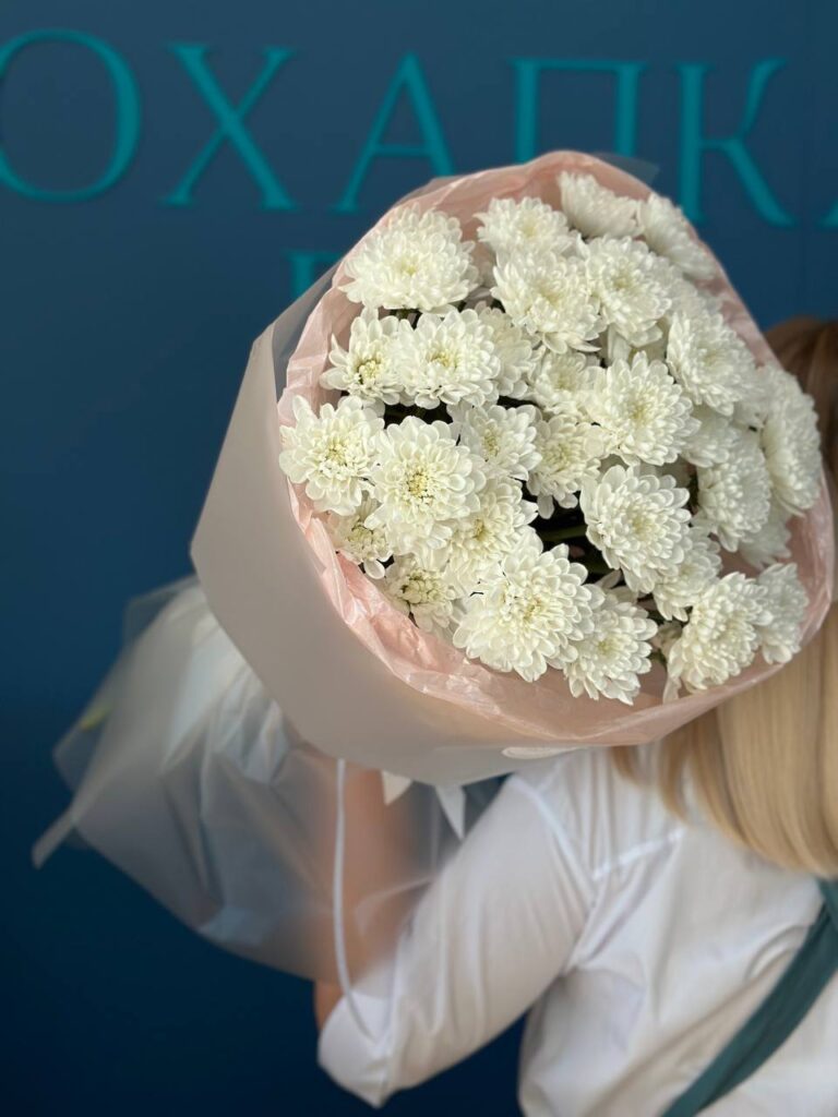 Букет из хризантем белых кустовых 7 штук купить