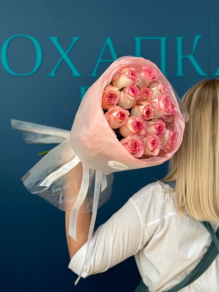 Букет роз бело-розовых 15 штук купить