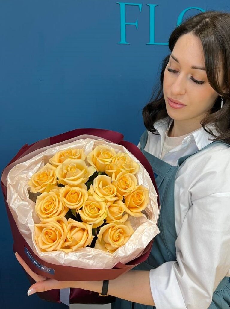 Букет роз персиковых 15 штук. Купить