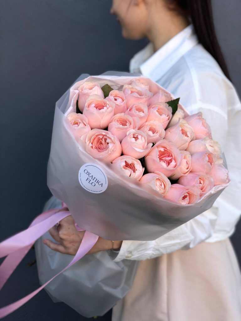 Букет из кустовых роз нежно-розовых. 25штук.