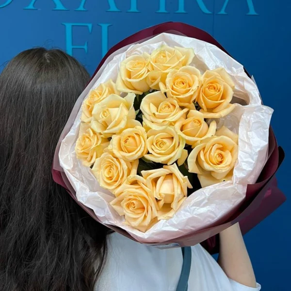Букет роз персиковых 15 штук. Купить