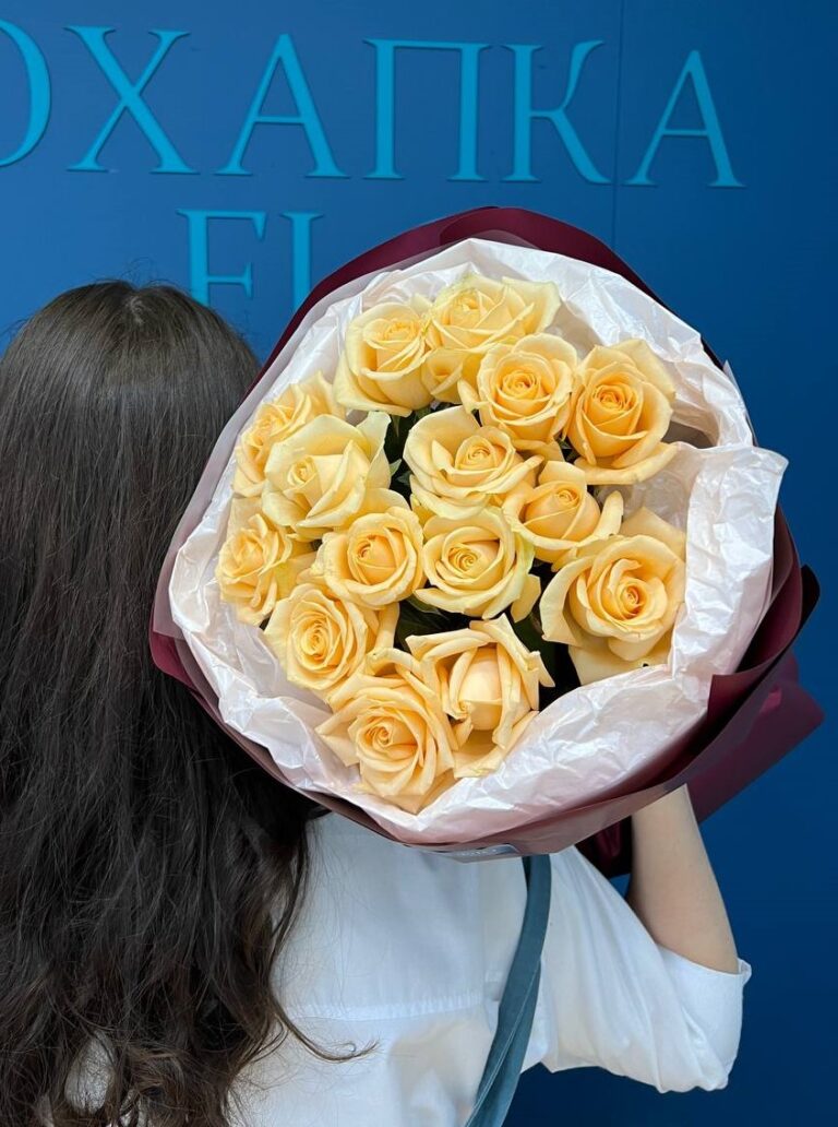 Букет роз персиковых 15 штук. Купить
