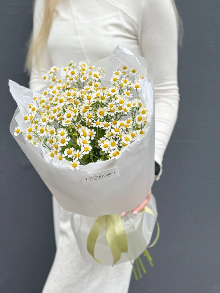 Букет из 9 кустовых ромашек.