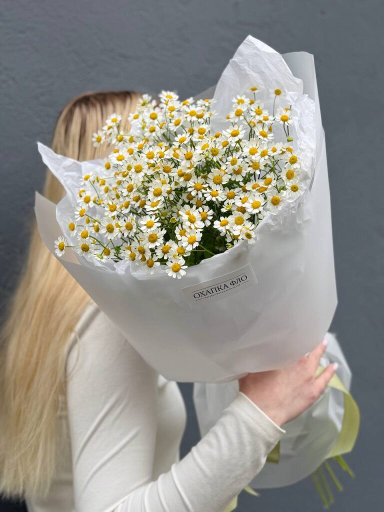 Букет из 9 кустовых ромашек.