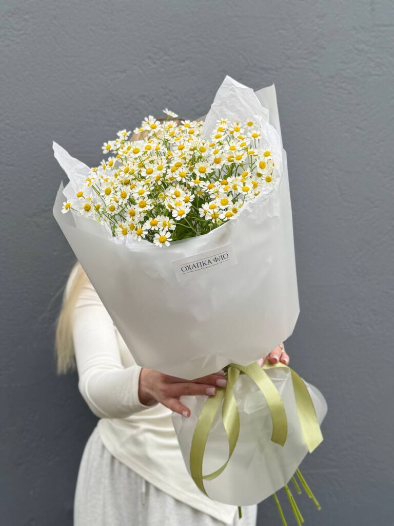 Букет из 9 кустовых ромашек.