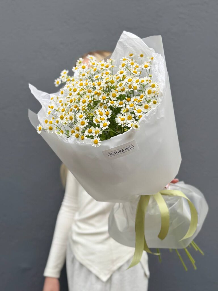 Букет из 9 кустовых ромашек.