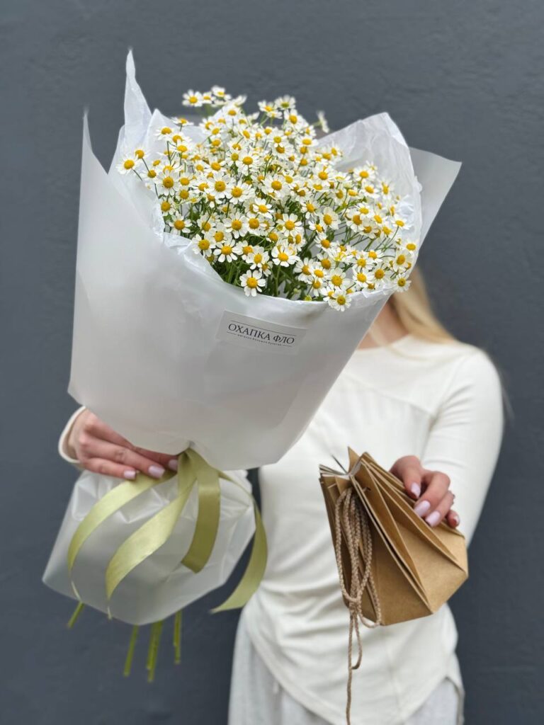 Букет из 9 кустовых ромашек.
