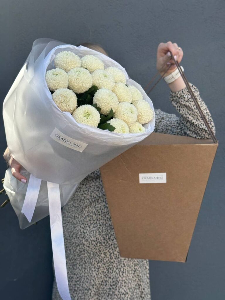 Букет белых хризантем "Момоко", 15 штук.