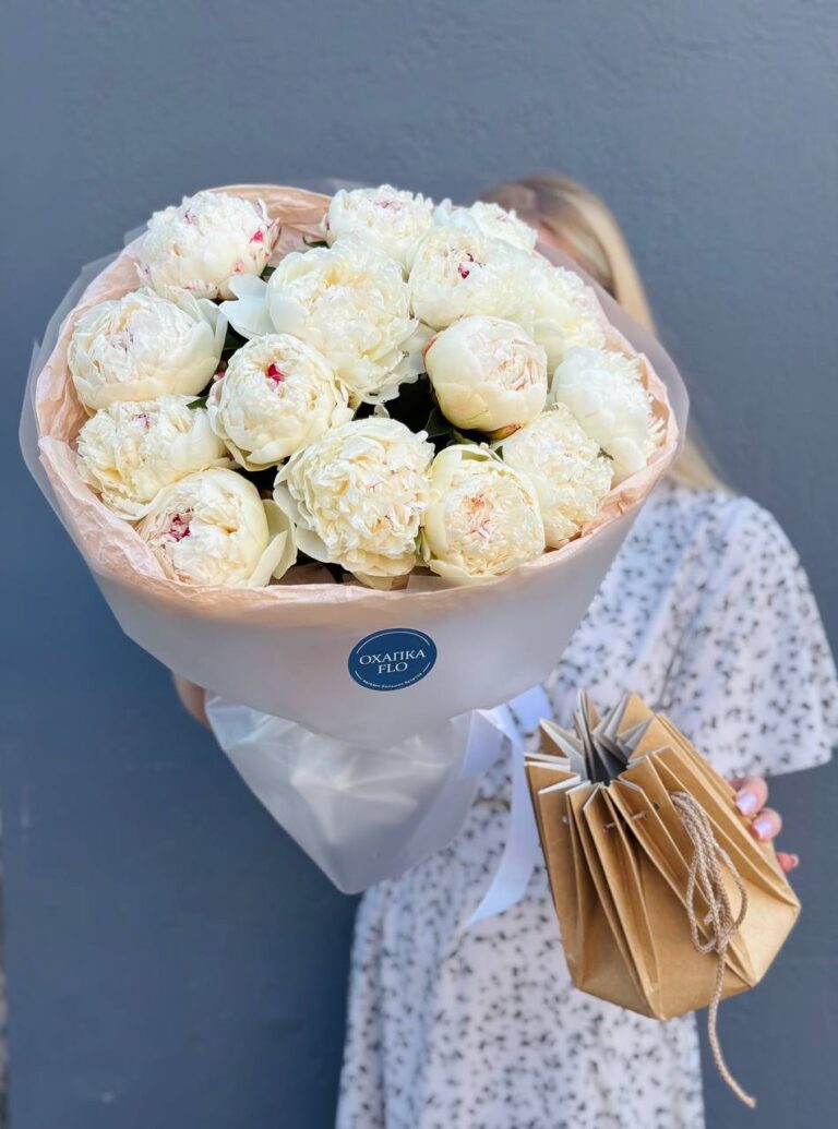 Букет белых пионов "Сара Вайт", 15 штук.