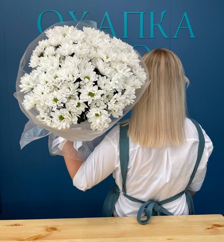 Букет из хризантем белых кустовых. Купить