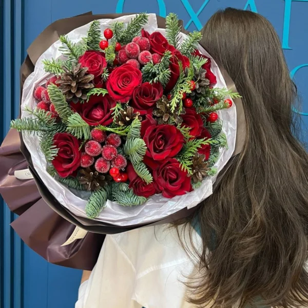 Букет новогодний роза и нобилис - купить в Красноярске.