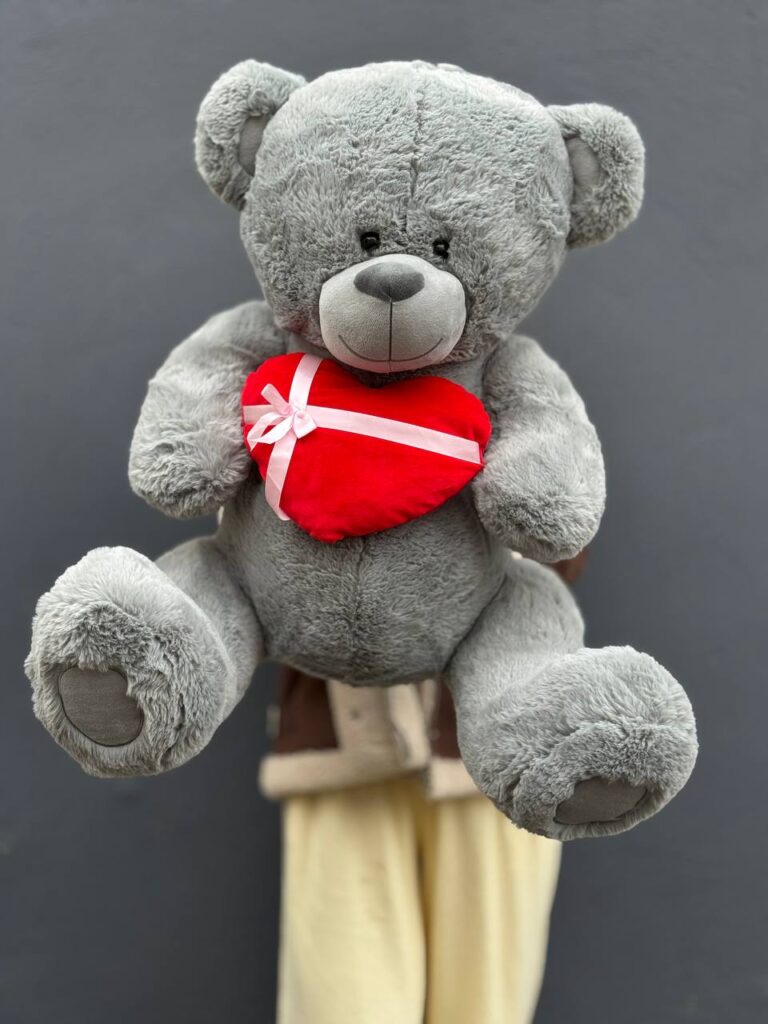 Мишка плюшевый серый с сердечком, 95 см